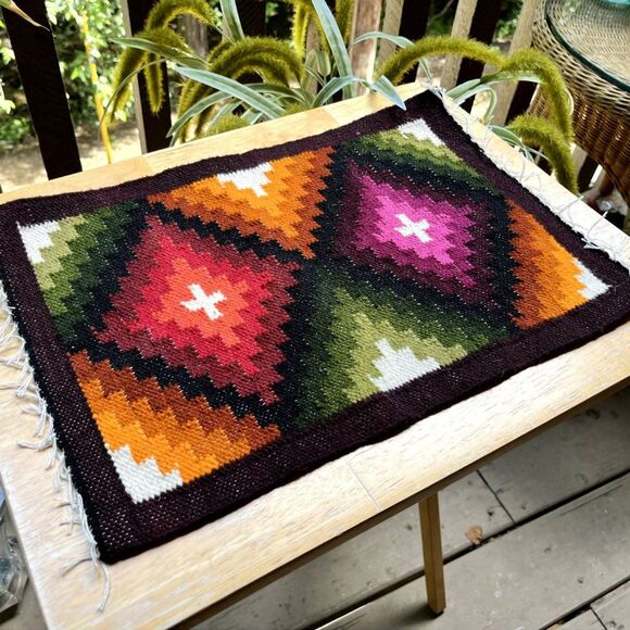 Peruvian Woven Wool Placemats / Textiles - Picture 5 of 8